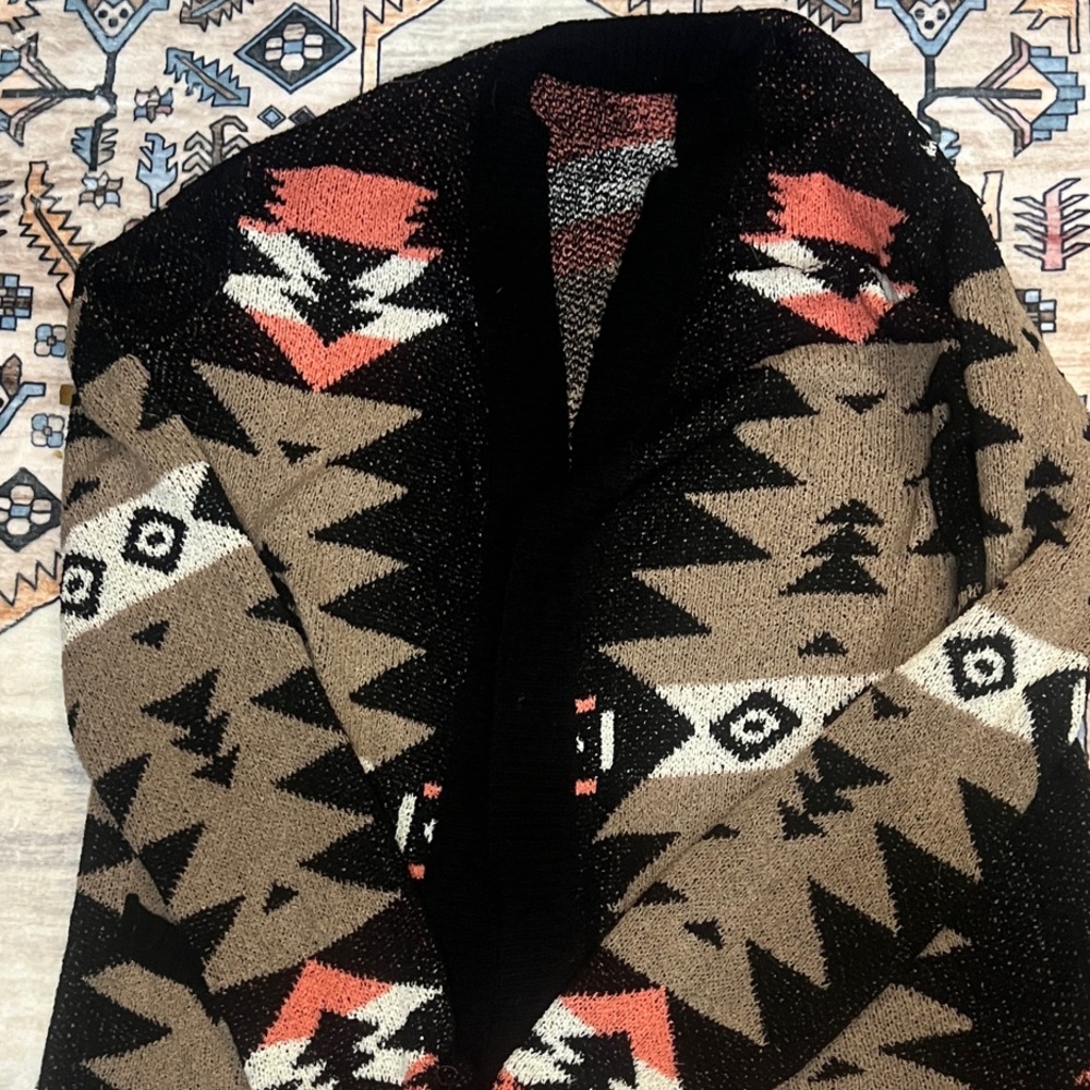 Geometric Patterned Cardigan - Picture 2 of 6